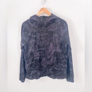 Lululemon Pack it Up Jacket in Camo